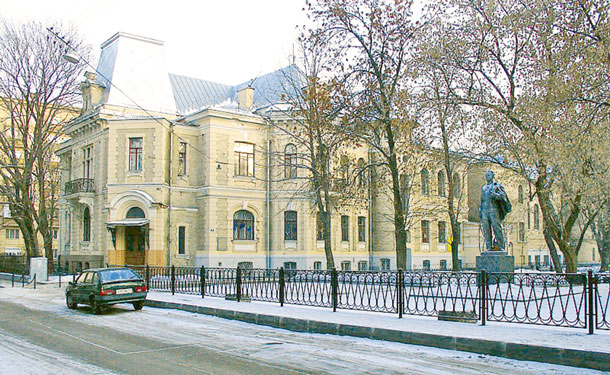 Дом Высоцкого в Москве (фото справа) Особняк купца в пер. Огородная слобода отлично сохранился до наших дней.