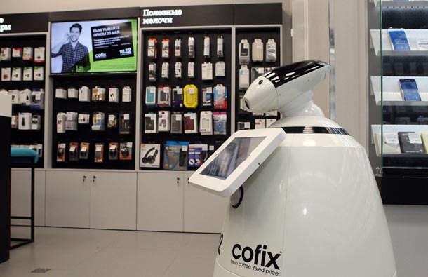 В digital-кофейне с посетителями общается робот. Он отлично ориентируется в ассортименте сотового оператора, разбирается в кофе и отменно шутит