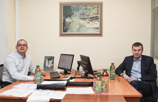 По образованию Андрей Матвеев (слева) кардиолог. Врачебную заповедь «не навреди» соблюдает и в бизнесе. В рецептуре чая принципиально отказались от химдобавок.