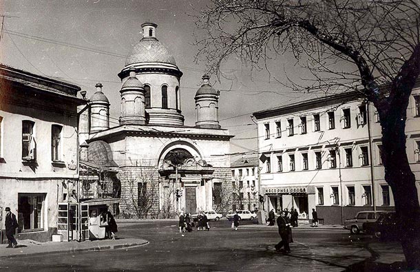 Факт. В XVIII в. перед усадьбой Лепехиных появилась Андроньевская площадь.